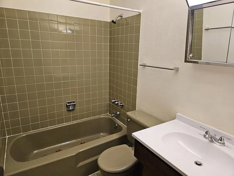 2425 Emery St — Photo 12