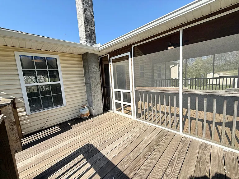 220 Brampton Rd — Photo 24