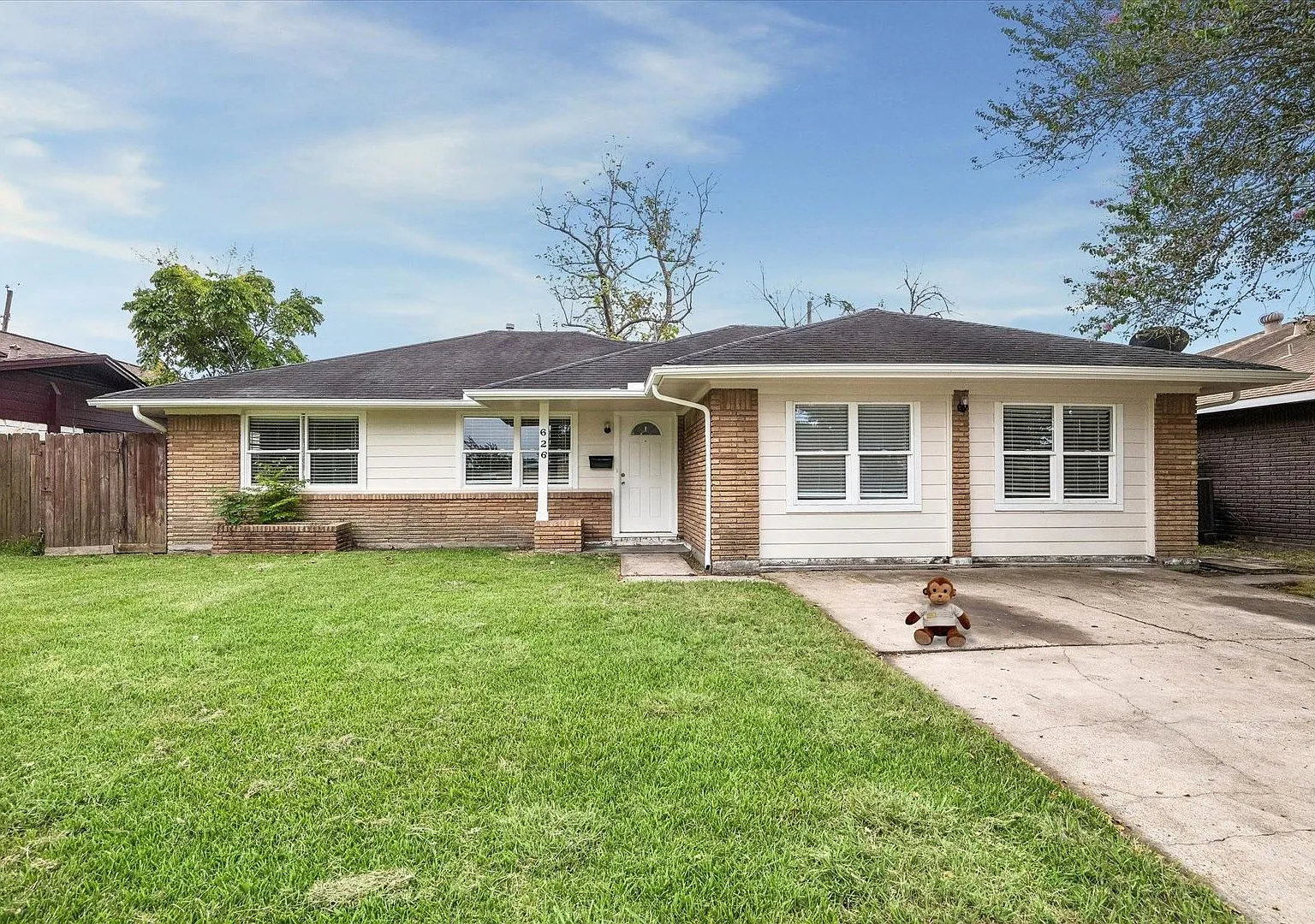 Move-in Ready Home in Hobby Area for Lease! — Photo 1