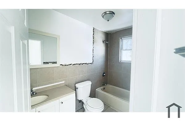 Building Photo - 256 Charles Ave #1