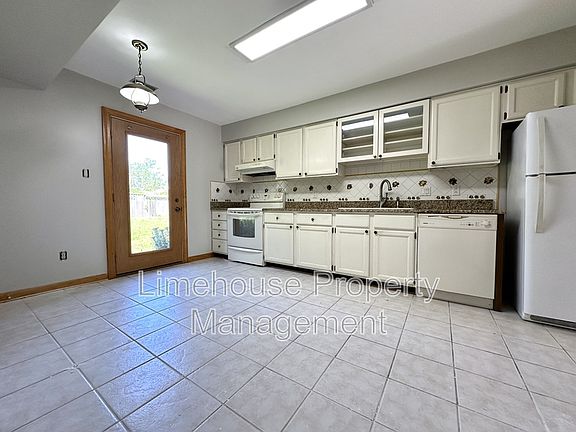 5th image of 2105 Seabury Cir