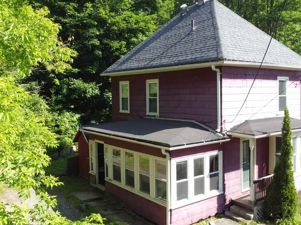 25 Clark Street, Newport City, VT 05855