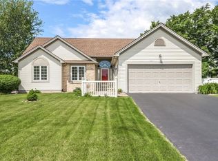 129 Collenton Dr, Rochester, NY 14626