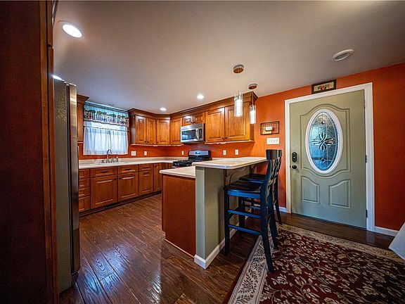 3rd image of 1120 Clare Ave