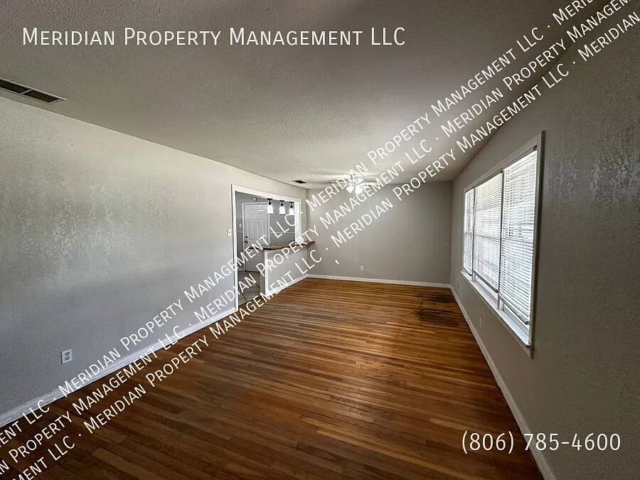 Beautiful 3 Bed, 2 Bath Home Near TTU & Medical District | Hardwood Floors & Granite Countertops — Photo 2