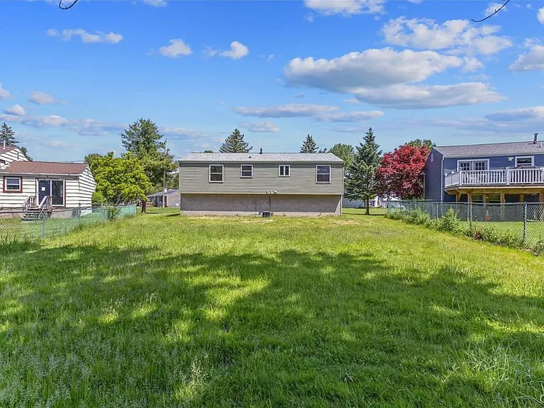 8256 Elaine Cir — Photo 11