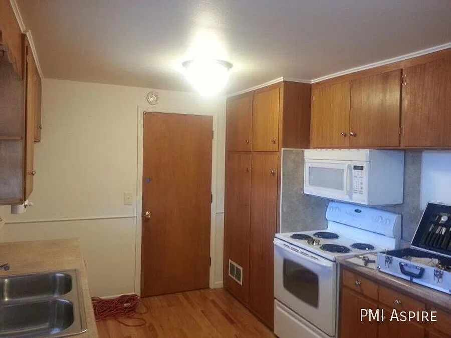 "Charming 3-Bed Home in Longmont with Cozy 960 Sq. Ft. of Living Space Your Perfect Retreat Awaits!" — Photo 3