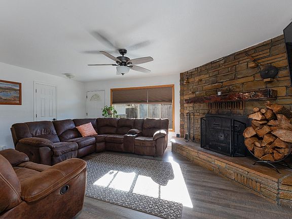 3rd image of 161 Zinfandel Drive