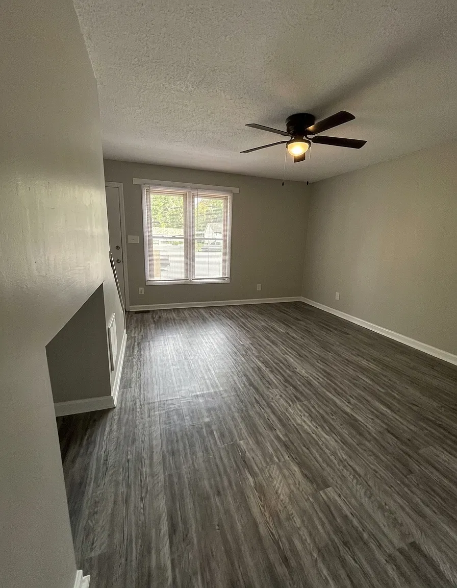 2 bed, 1.5 bath, 940 sqft, $1,400 — Photo 2
