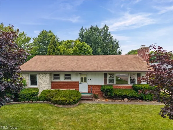 1978 Bassett Rd, Westlake, OH 44145