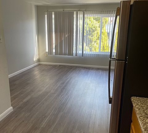 5th image of 230 27th Ave APT 6