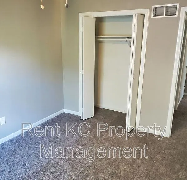 7013 Orchard St — Photo 7