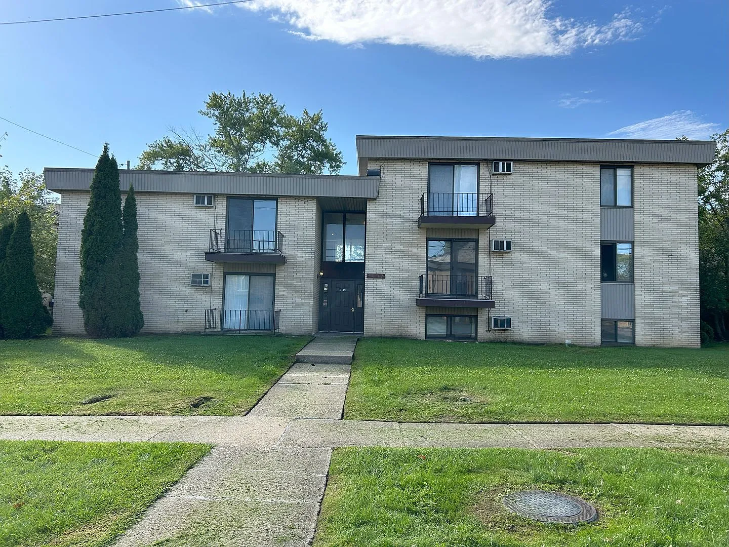 Maple Heights - 1 Bedroom - Covered Parking — Photo 4