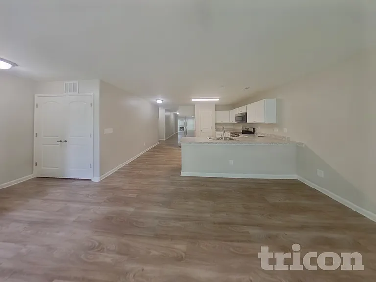 654 Scarlet Leaf Ln — Photo 3