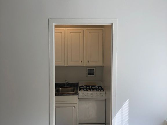 5th image of 1111 Arlington Blvd APT 513