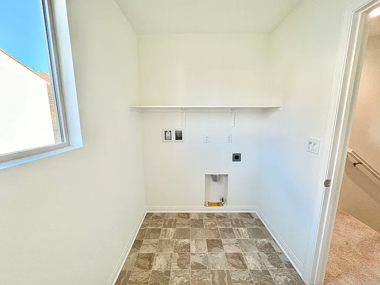 8477 Anthony St — Photo 23
