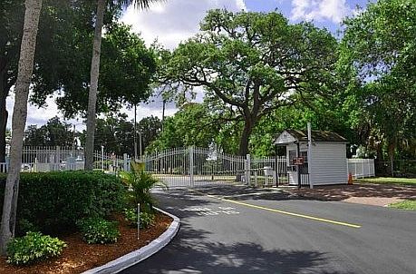 4th image of 2126 Oahu Dr