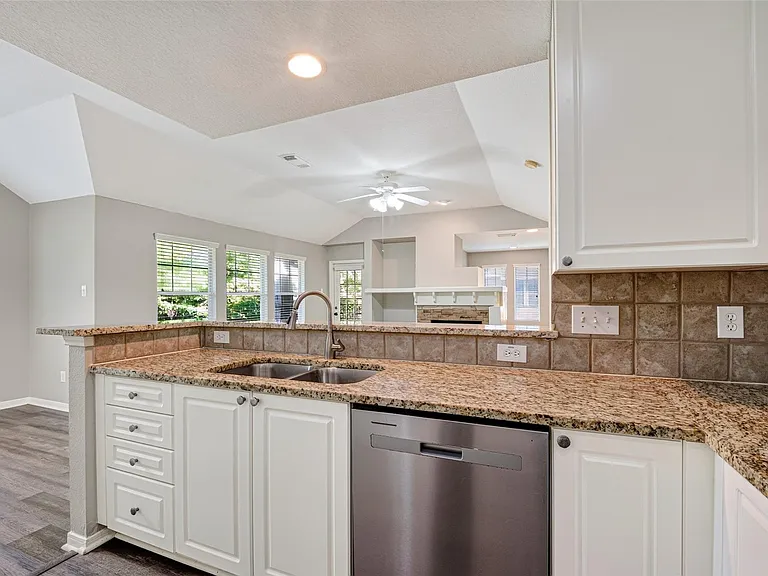 77 Woodlily Pl — Photo 12