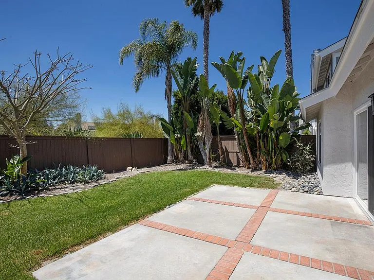 2975 Lexington Cir — Photo 25