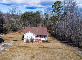 2660 W Pine St, Mount Airy, NC 27030