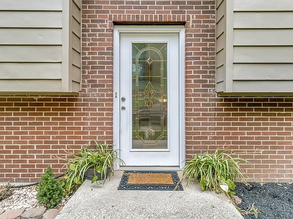 3rd image of 10901 Thornview Dr