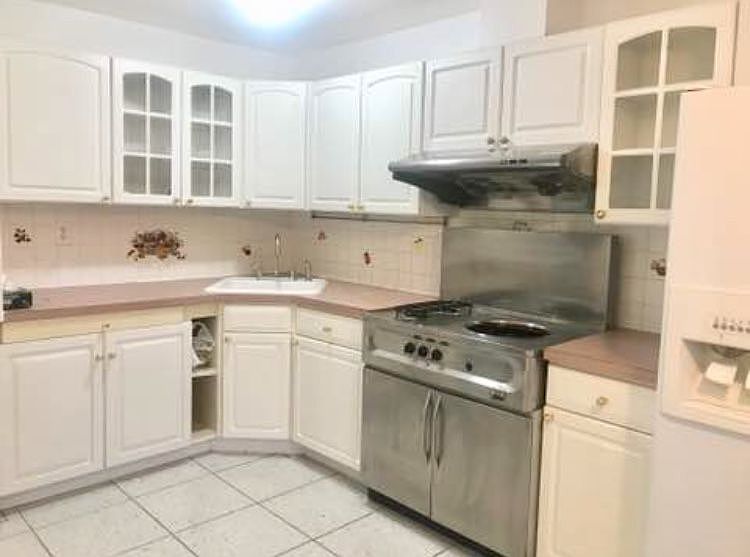 1st image of 2572 38th St #1
