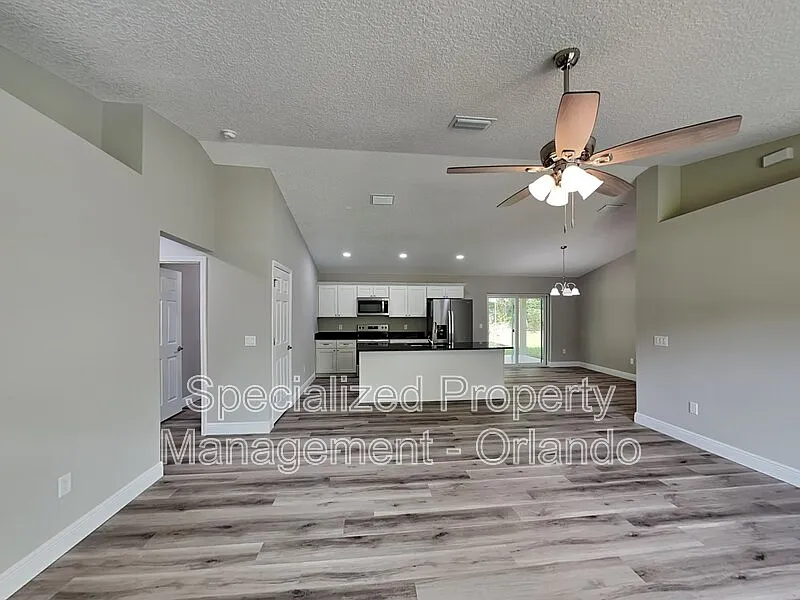 3 bed, 2.0 bath, 1438 sqft, $1,699 — Photo 4