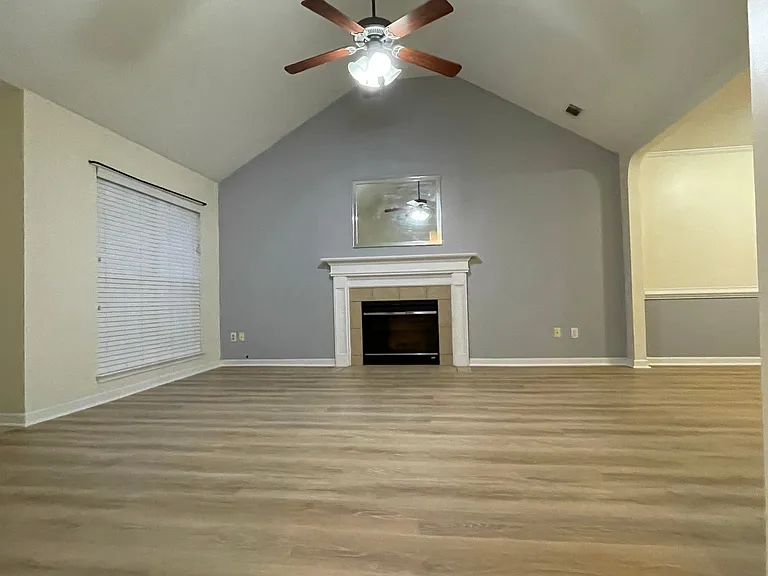 307 Starling Dr — Photo 5