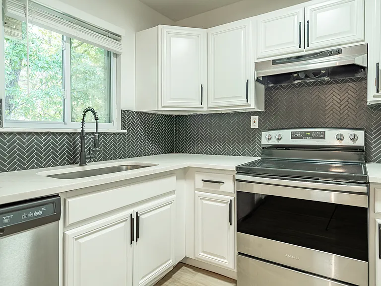 740 Mozley Dr SE #C8 — Photo 8
