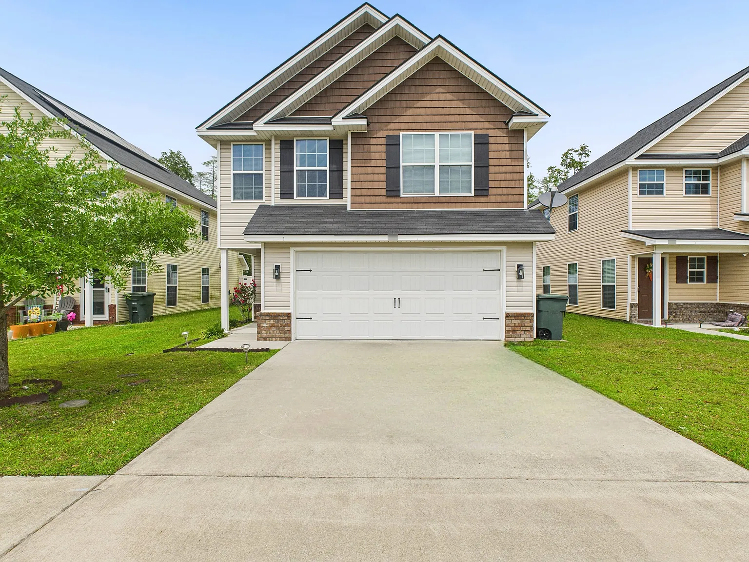 3 bed, 2.5 bath, 2026 sqft, $2,200 — Photo 1