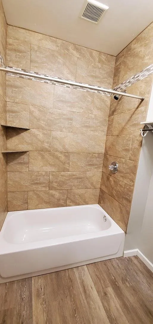 1553 N Harding Ave — Photo 4