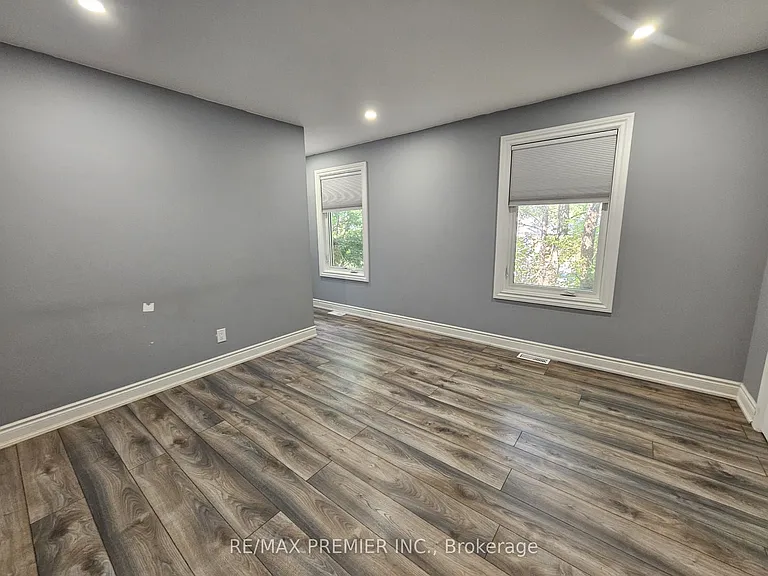 31 Compton Cres #MAIN 2ND — Photo 9