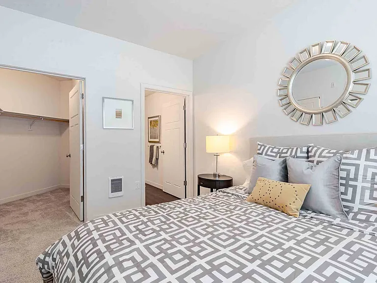 Ecco Apartments — Photo 8