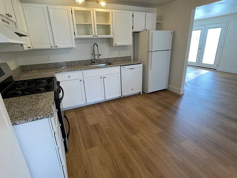 807 E Whitemaple Way — Photo 6