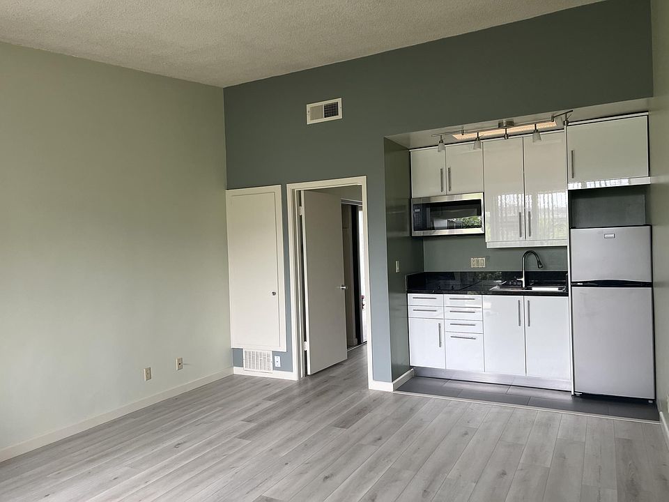 1st image of 660 W Bonita Ave #25C