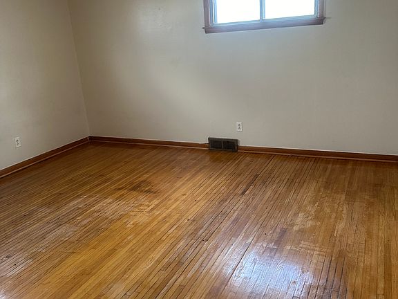 3rd image of 226 N Creek Dr #1