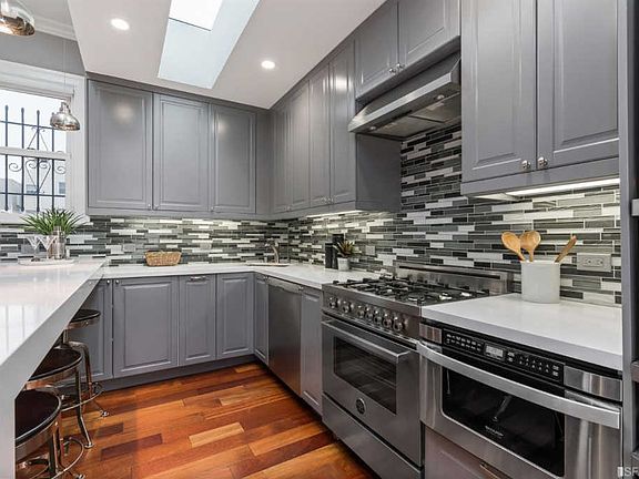 3rd image of 2457 Lombard St