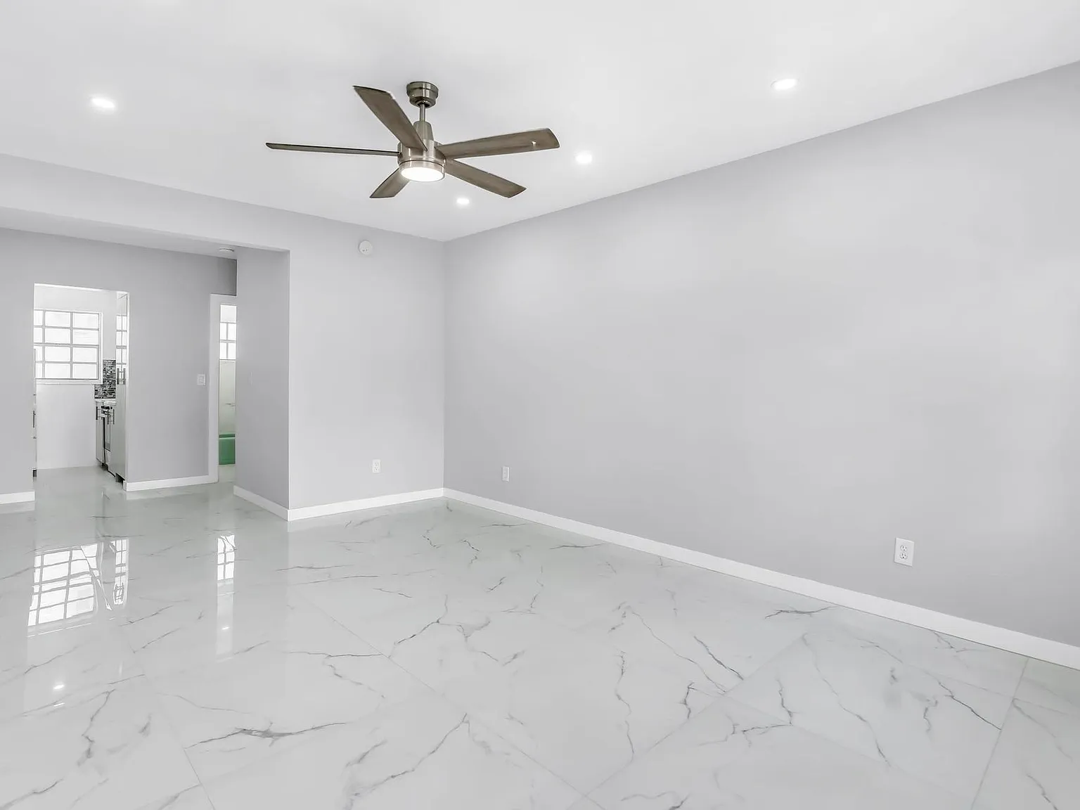 Studio, 400 sqft, $1,950 — Photo 2