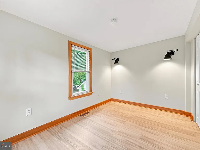 705 Forrest Ave — Photo 20