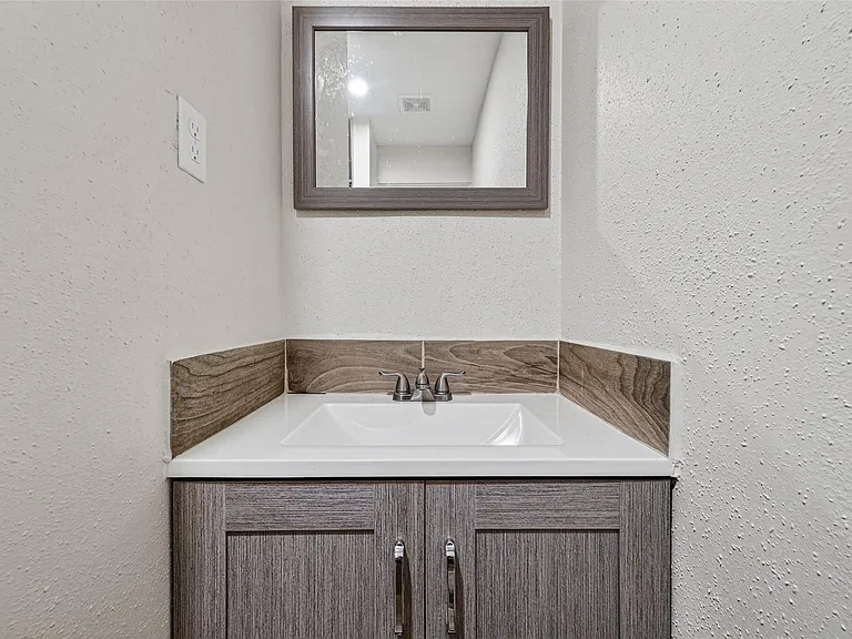 13615 Lynnwood Ln — Photo 24