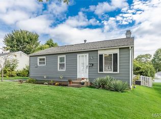 12104 Fleetwood Pl, Maryland Heights, MO 63043