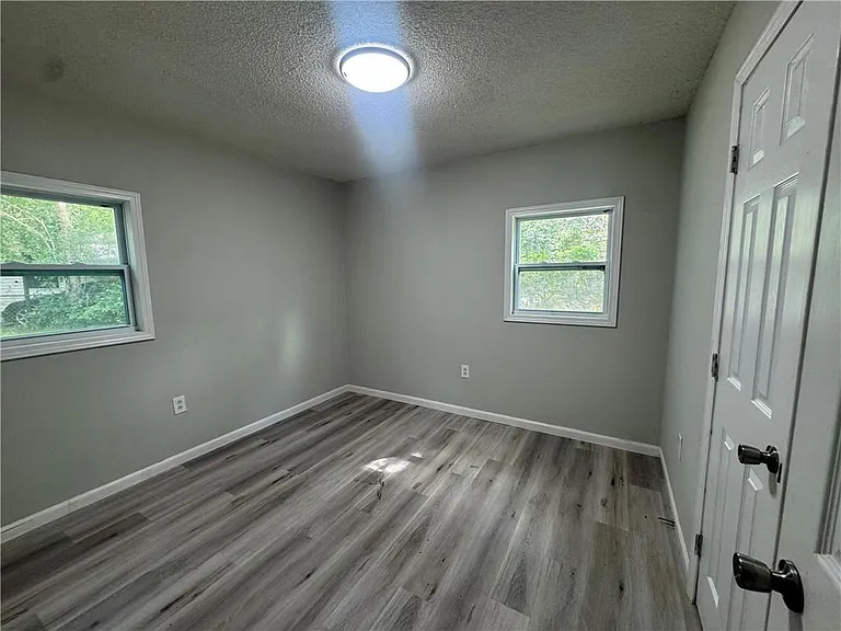 6505 James St — Photo 7