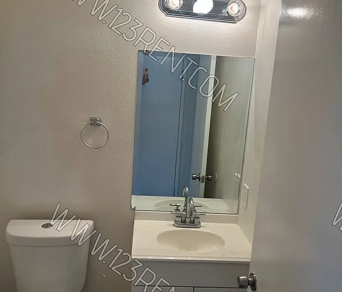 411 W Avenue J #5 — Photo 13