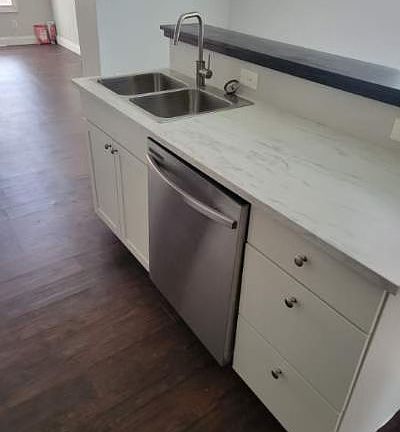 5th image of 2319 S 10th St #B-1f