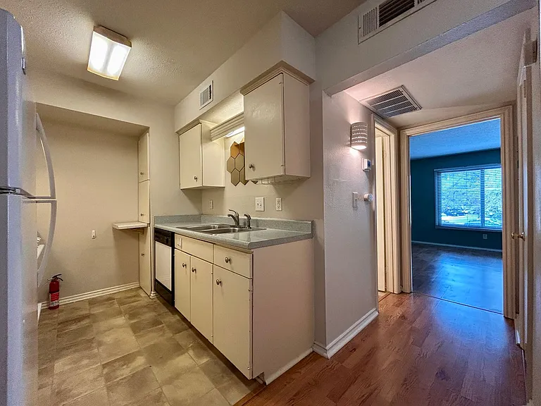 505 W 7th St #207 — Photo 5
