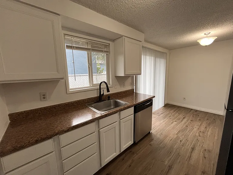 22920 NE Halsey St #5 — Photo 3
