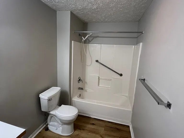 726 W Jefferson St — Photo 5