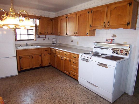 2nd image of 1705 Cardinal Ct