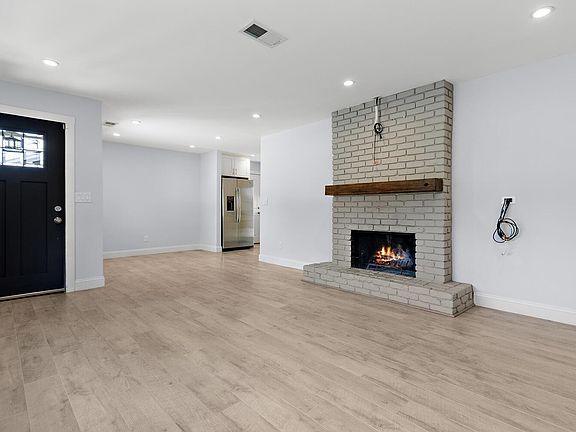 3rd image of 2031 Leland Way