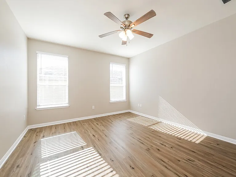 415 N Heatherwilde Blvd — Photo 12
